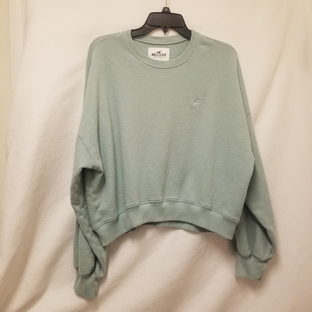 Hollister Cozy Top Bundle - Picture 6 of 10